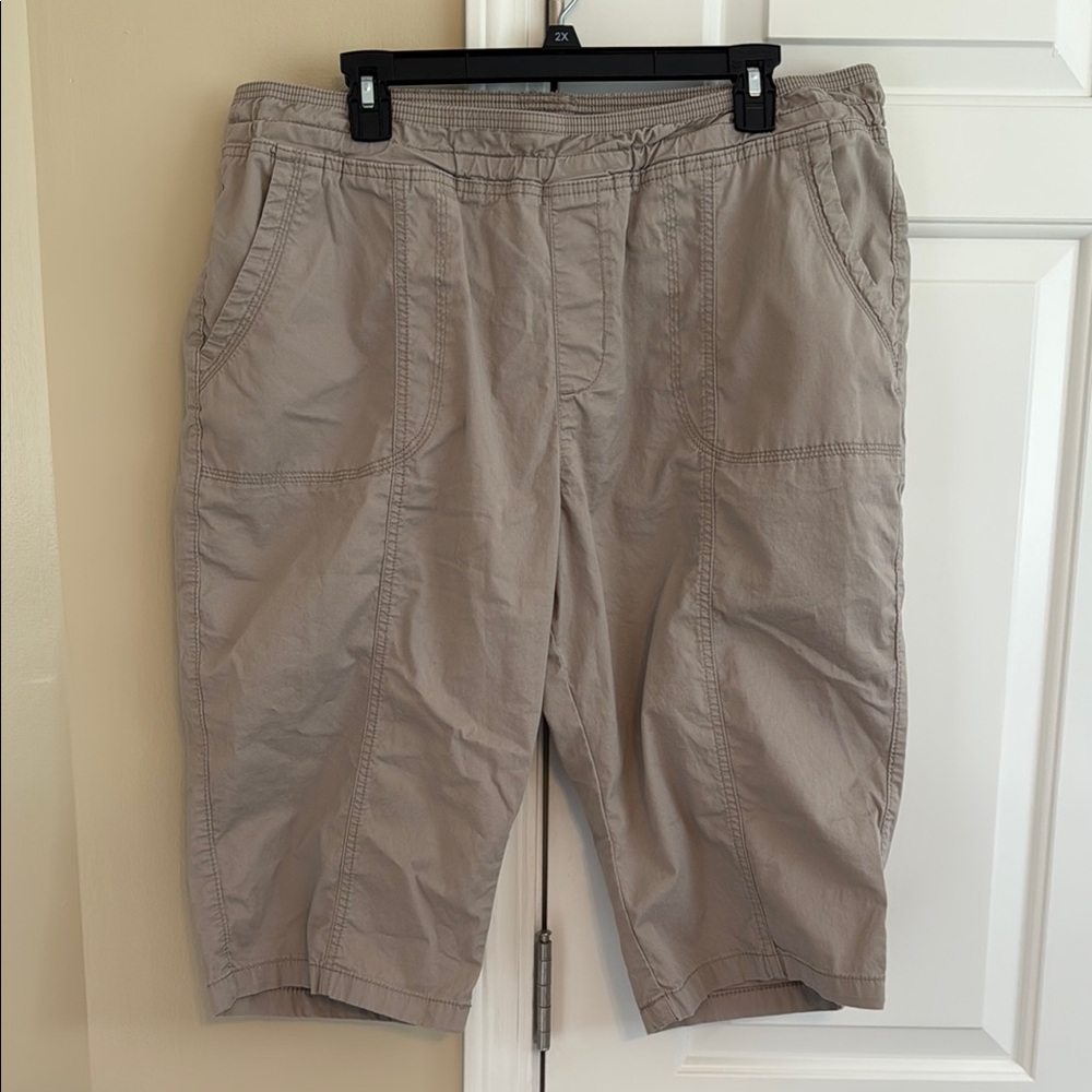 Lee Women's Cropped Pants in Tan